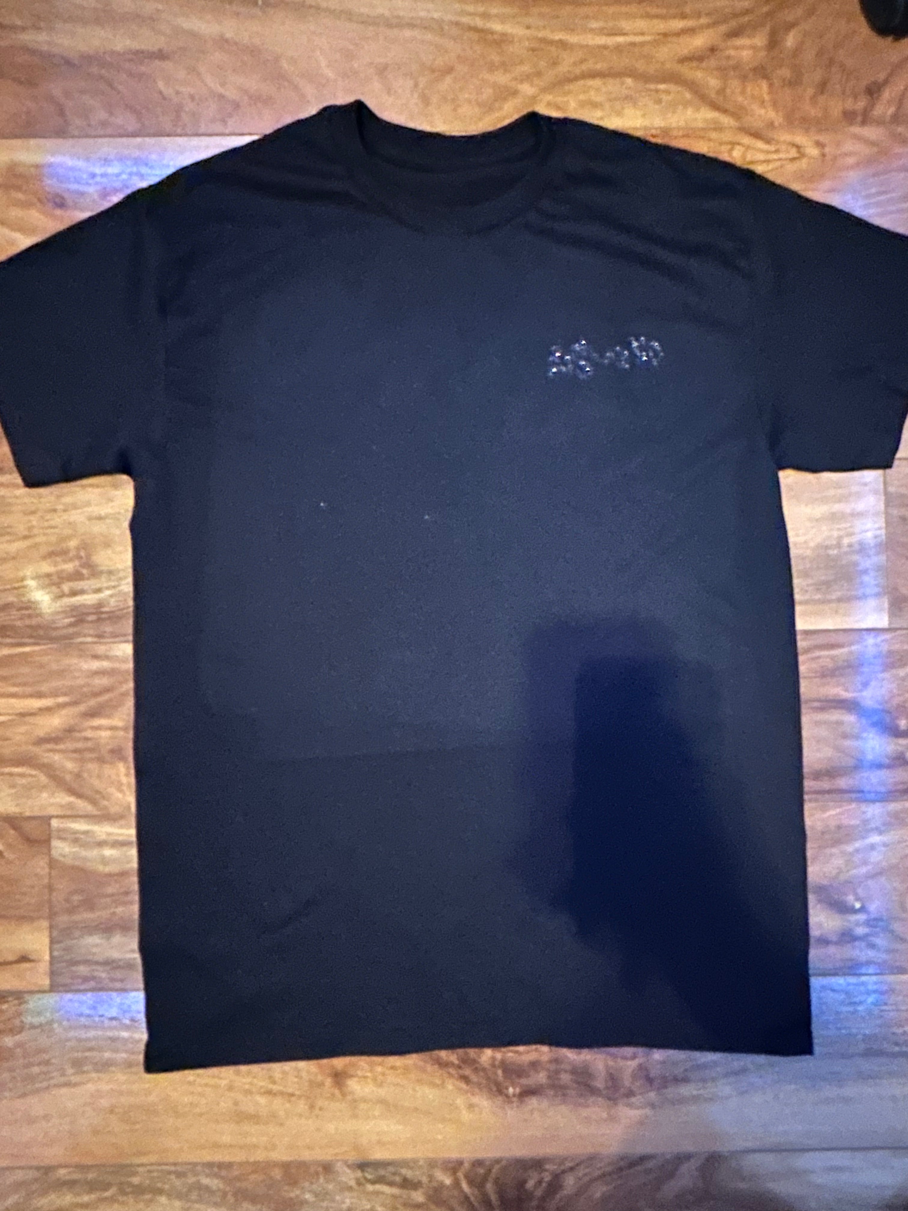 Black and black Esuno glitter T-shirt